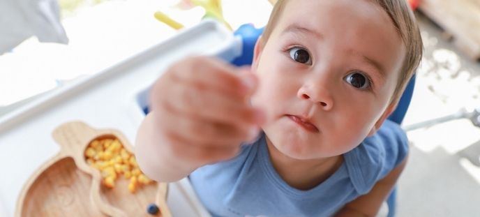 Snacks para bebé: ¿cuándo empezar a dárselos y cuáles son los mejores?